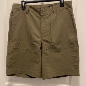 NWT Mens North face utility shorts
